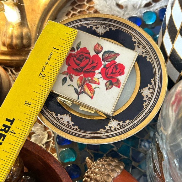 Vintage Rose Compact - Picture 5 of 7
